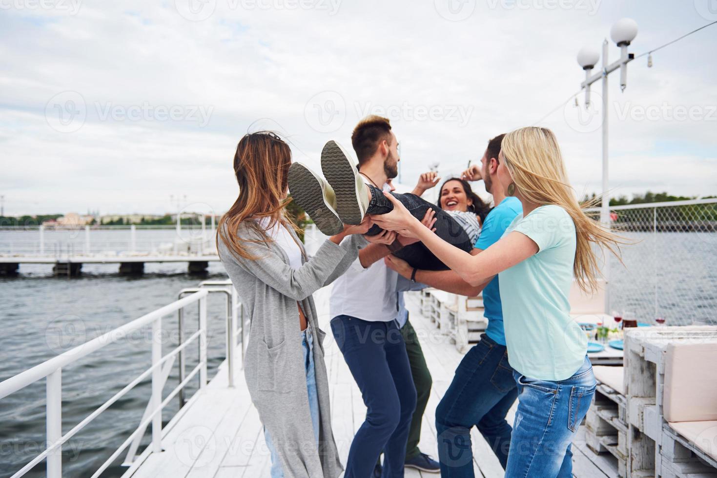 Friends congratulate his friend on his birthday photo