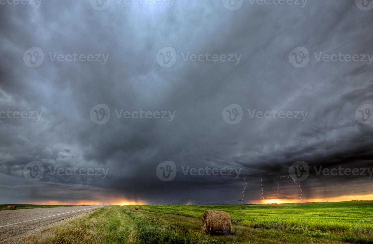 nubes de tormenta sobre saskatchewan foto