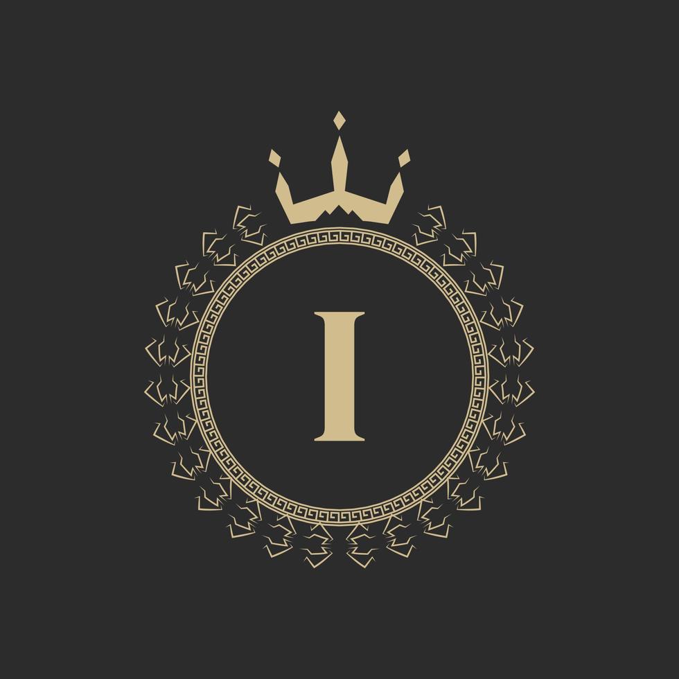 letra inicial i marco real heráldico con corona y corona de laurel. emblema clásico simple. composición redonda. estilo de gráficos elementos de arte para la ilustración de vector de diseño de logotipo