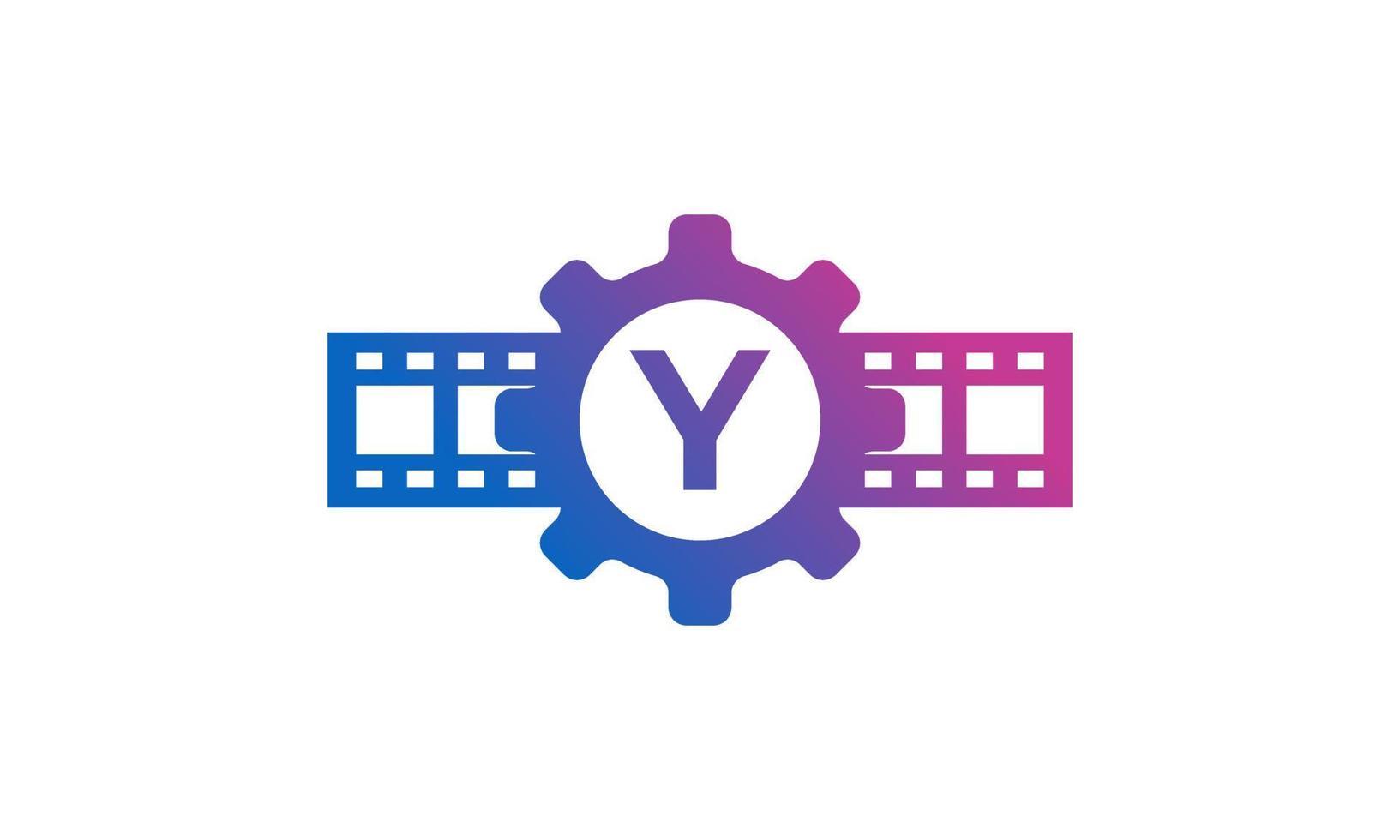 letra inicial y engranaje rueda dentada con rayas de carrete tira de película para película cine producción estudio logotipo inspiración vector