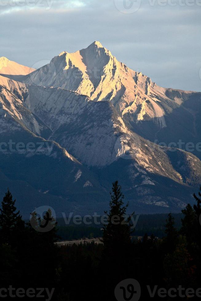 Mount Robson en la hermosa Columbia Británica foto