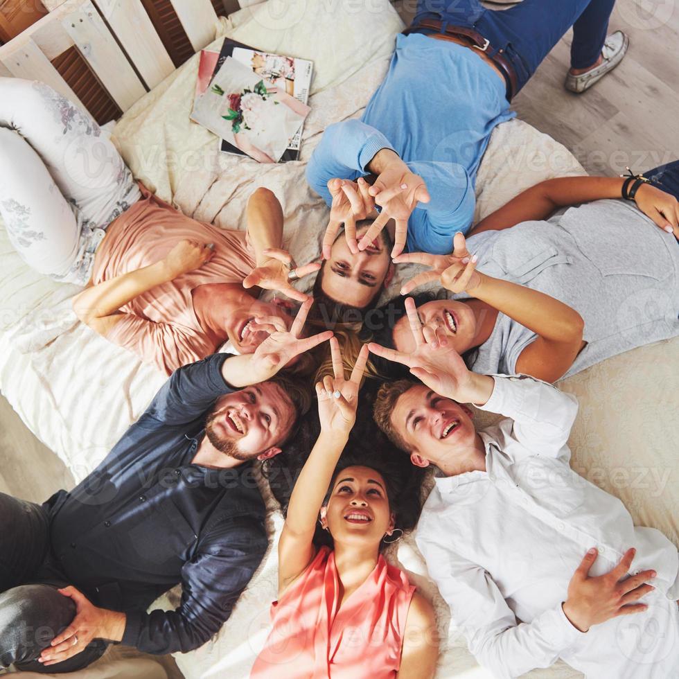 grupo de diversas personas multiétnicas concepto de trabajo en equipo foto