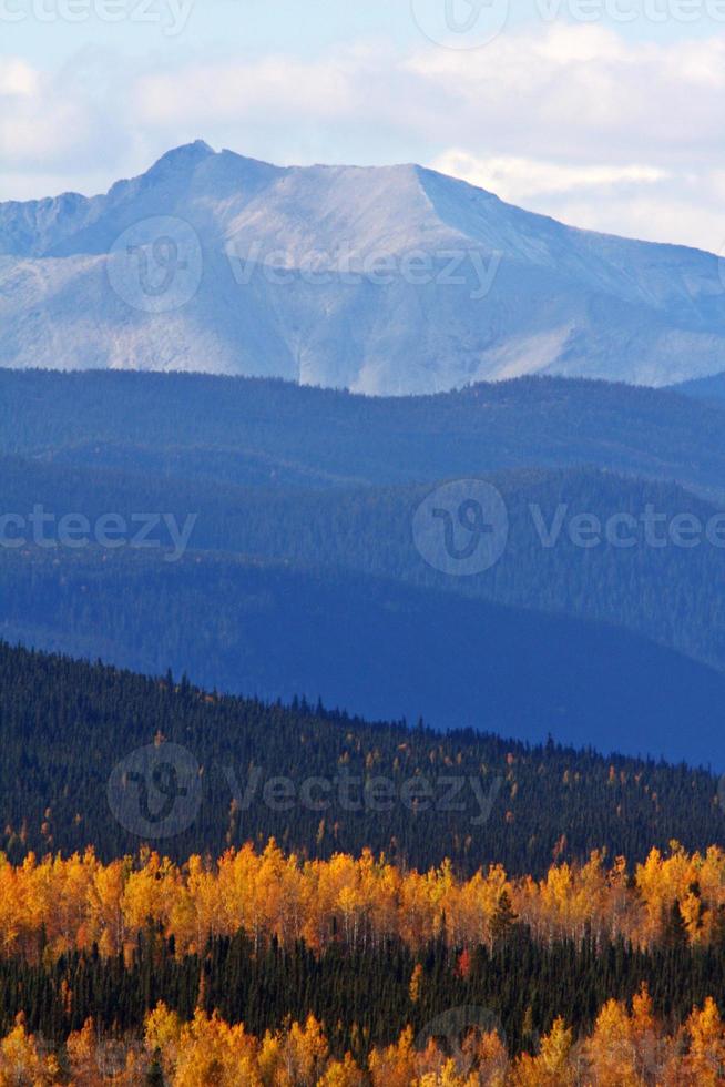 otoño en las montañas de columbia británica foto