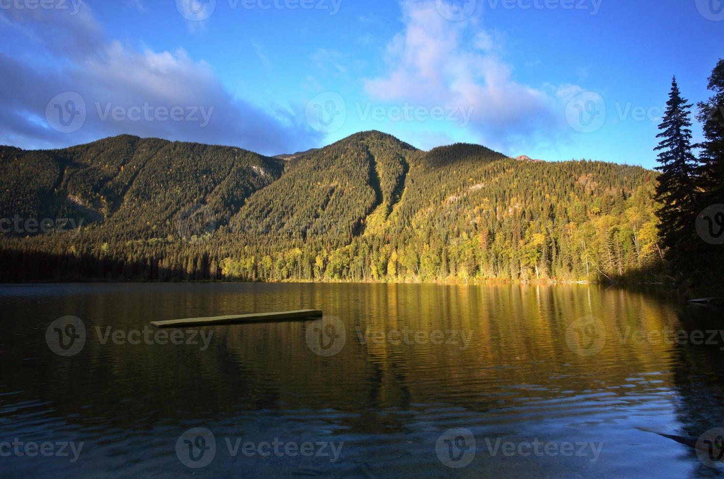 lago hart en la impresionante alberta foto