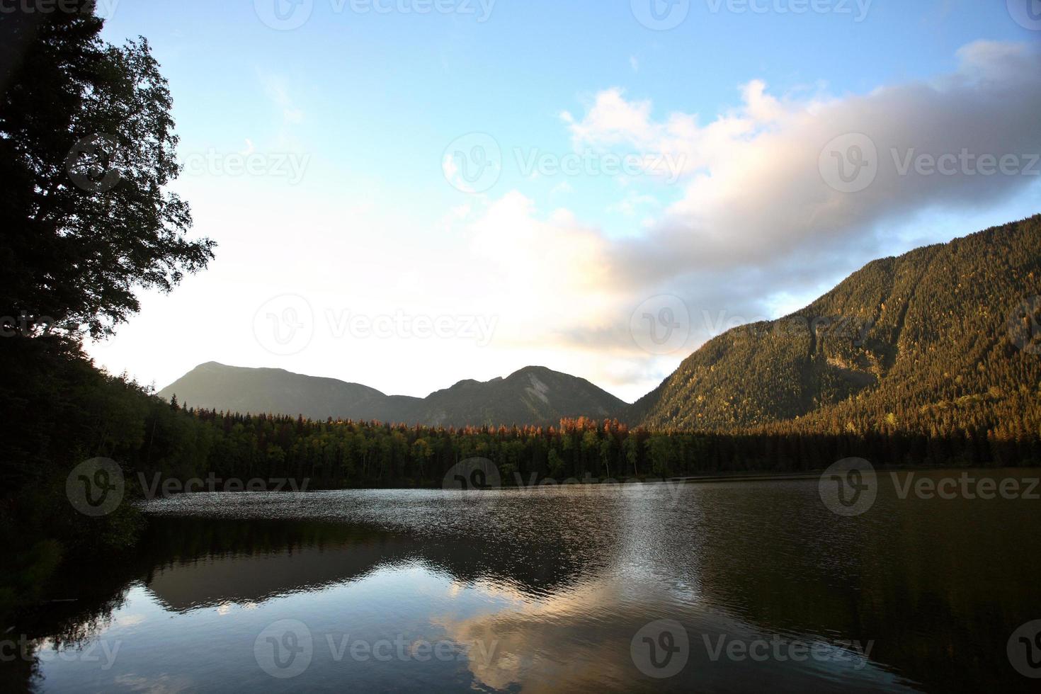 lago hart en la impresionante alberta foto