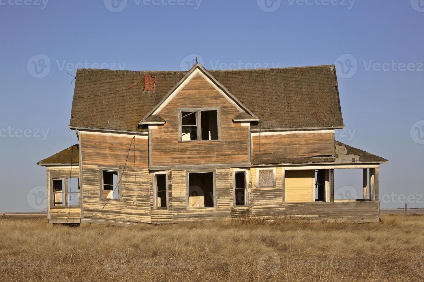 antigua casa de campo abandonada foto