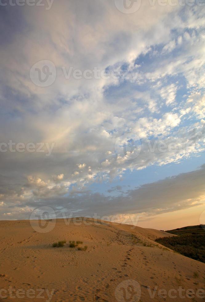 duna de arena en grandes colinas de arena en el pintoresco saskatchewan foto