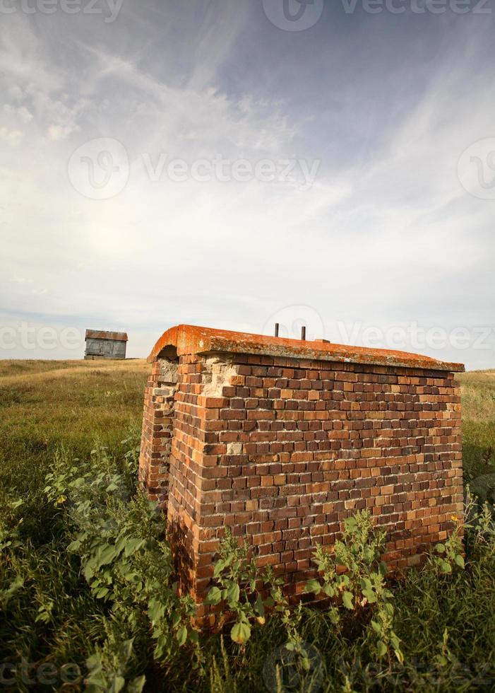 un antiguo horno de ladrillos en el pintoresco saskatchewan foto