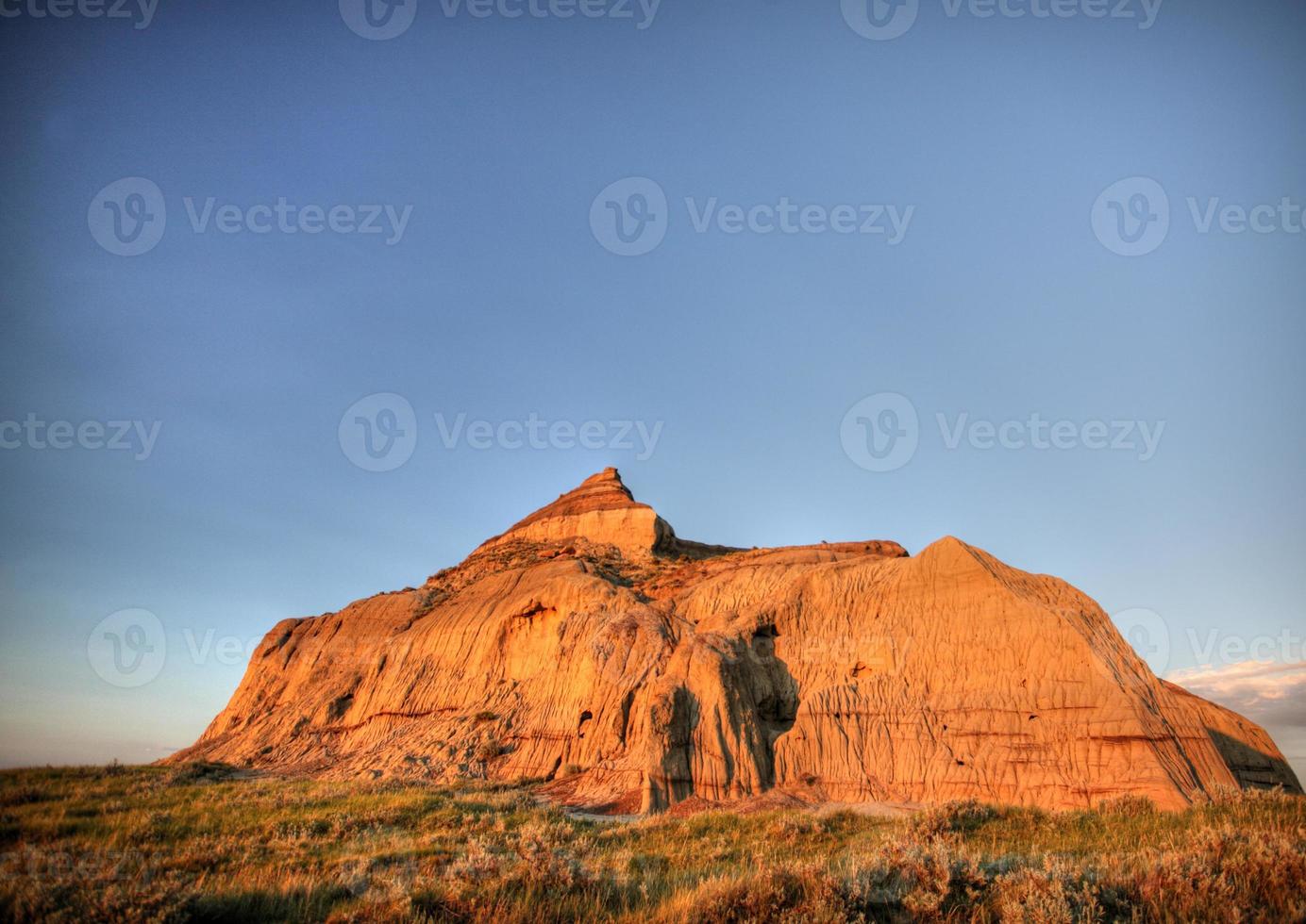 Castle Butte en Big Muddy Valley en el sur de Saskatchewan foto