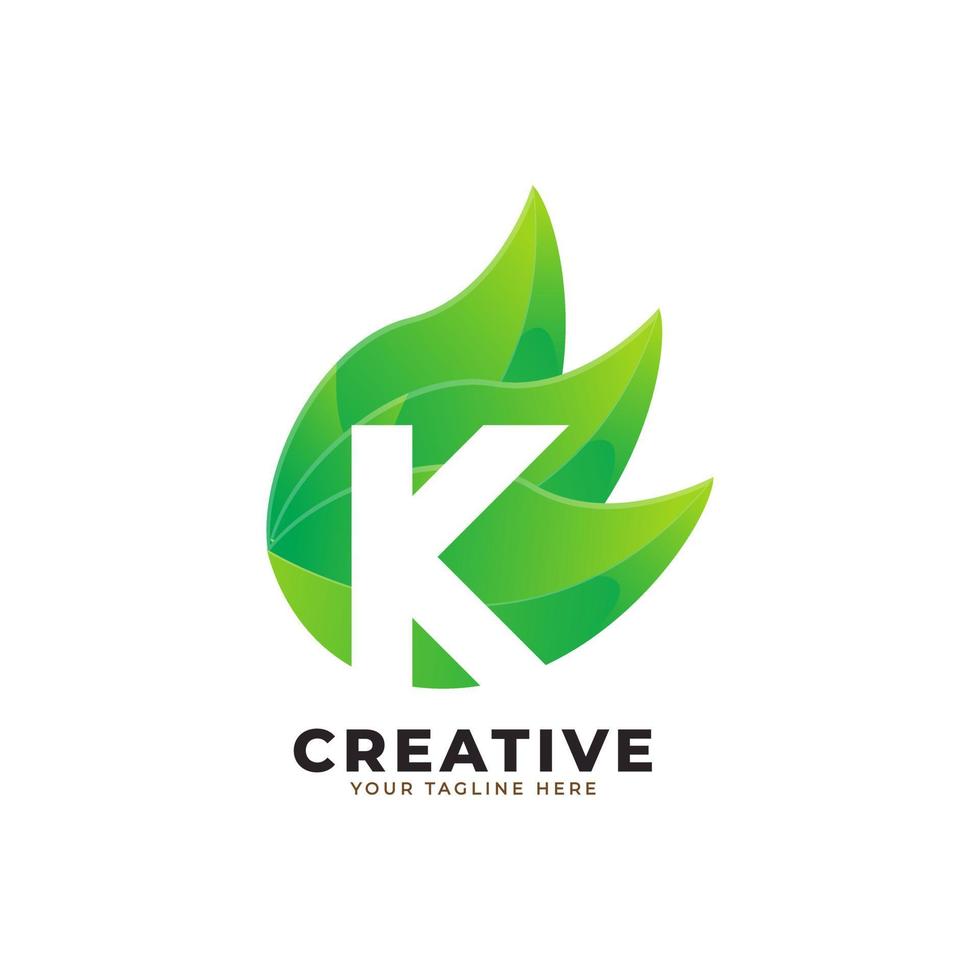 diseño del logotipo de la letra k de la hoja verde natural. logotipo de monograma. icono del alfabeto de hojas verdes. utilizable para logotipos comerciales, científicos, sanitarios, médicos y naturales.elemento de plantilla de diseño de logotipo vectorial plano. eps10 vector