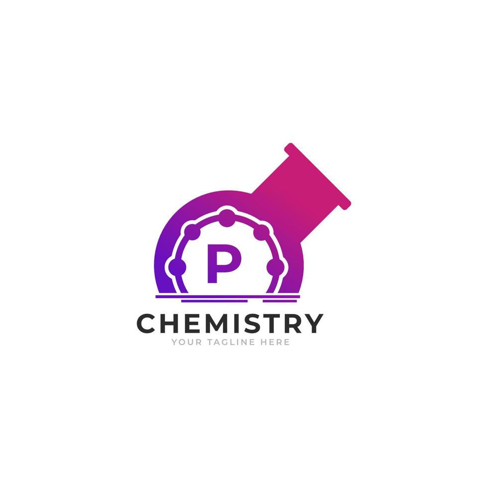 letra p dentro del elemento de plantilla de diseño de logotipo de laboratorio de tubo de química vector
