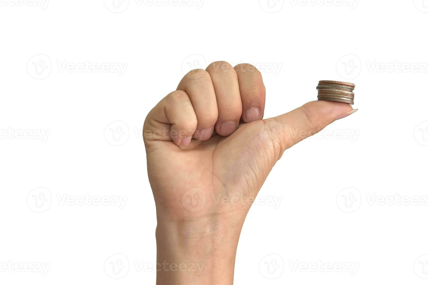 mano masculina con moneda aislada sobre fondo blanco. con trazado de recorte foto