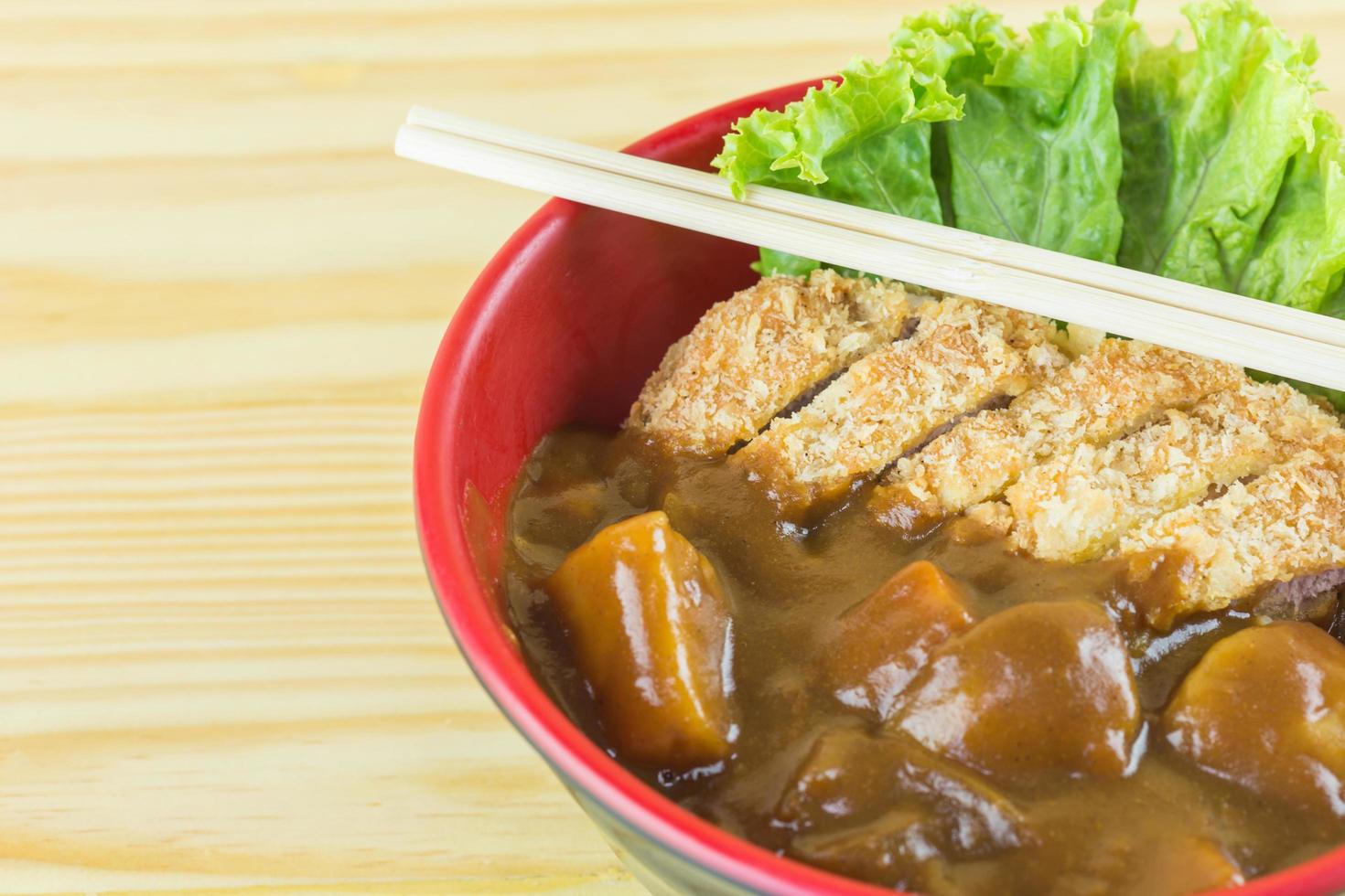 tonkatsu, chuleta de cerdo japonesa, arroz con curry de cerdo frito japonés, curry japonés, curry katsu foto