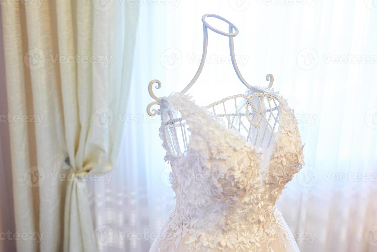 tienda de moda con vestidos de novia foto