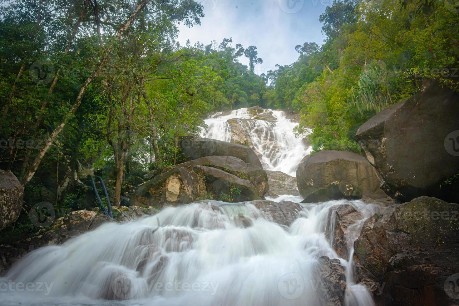 cascada hermosa asia tailandia, praiwan cascada phatthalung foto