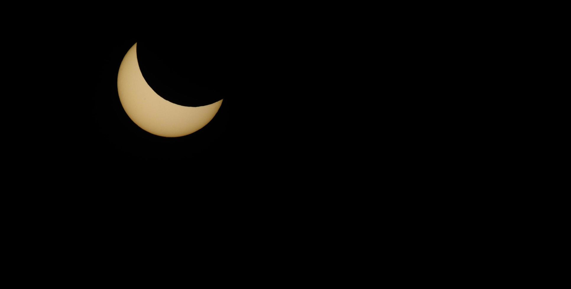 panorámica del eclipse parcial foto