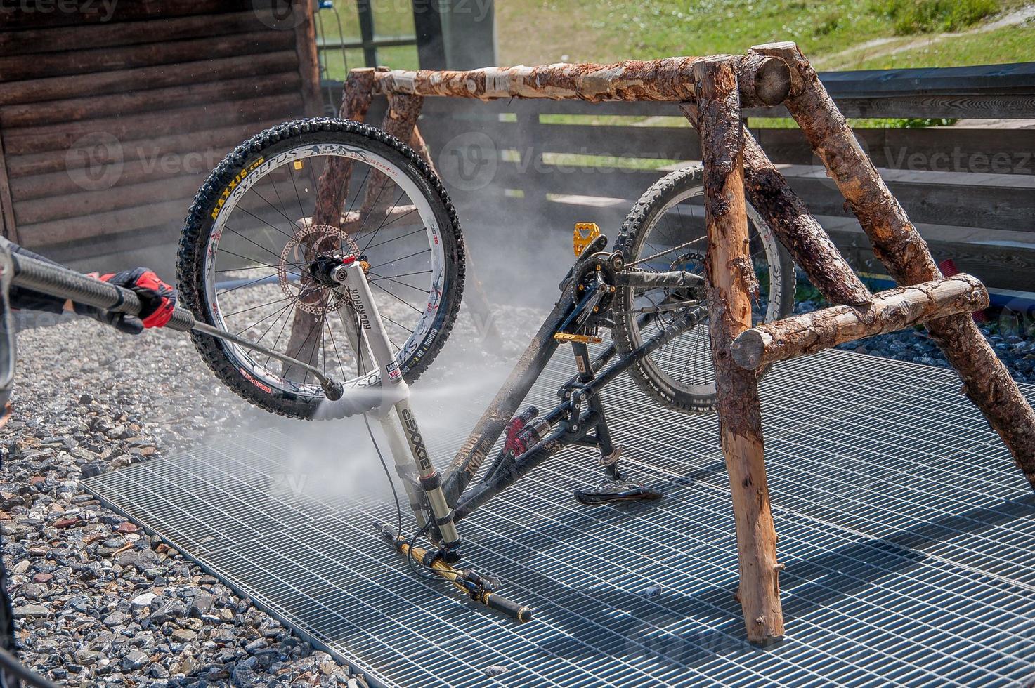 limpieza de bicicletas con pulivapor foto