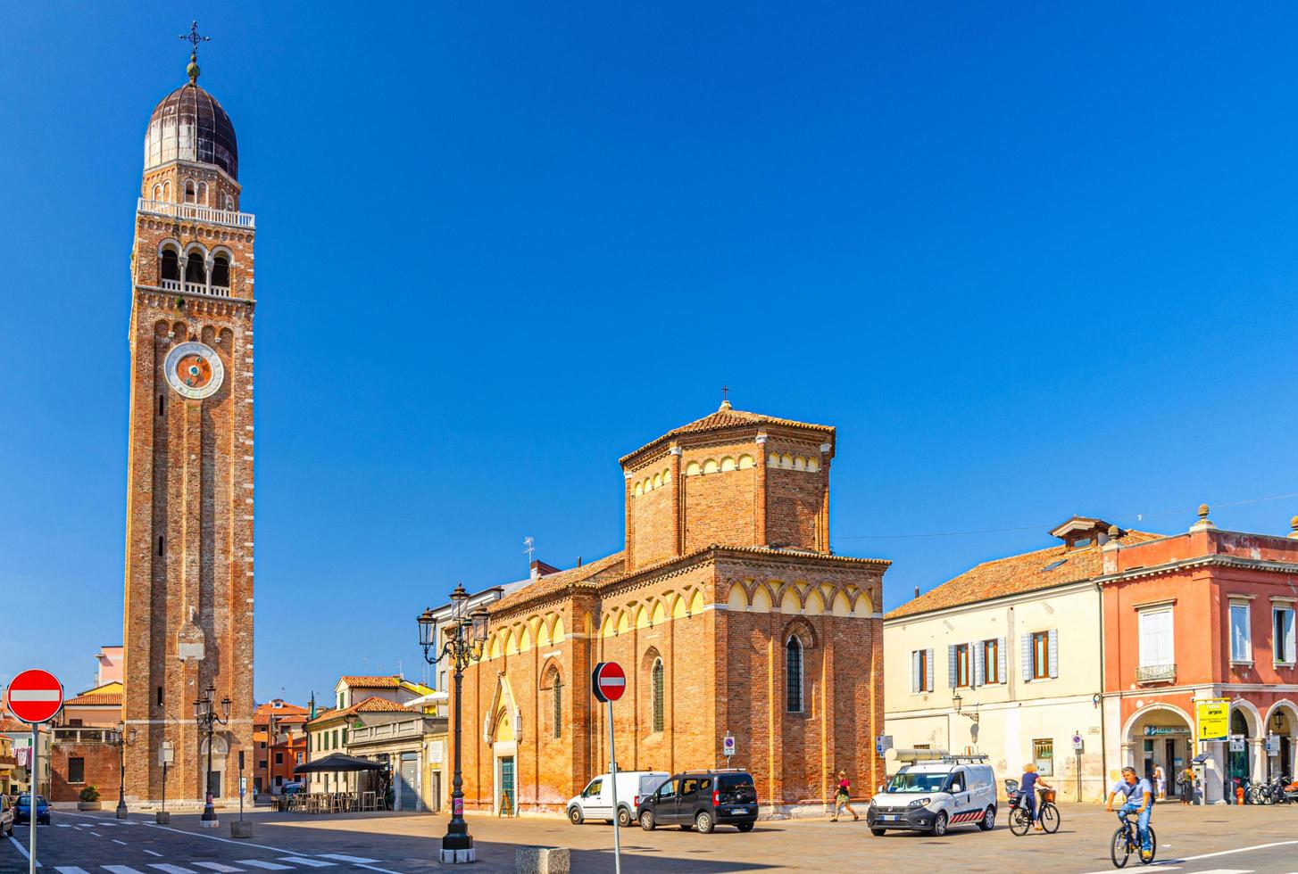 chioggia, italia, 16 de septiembre de 2019 paisaje urbano de la ciudad de chioggia foto