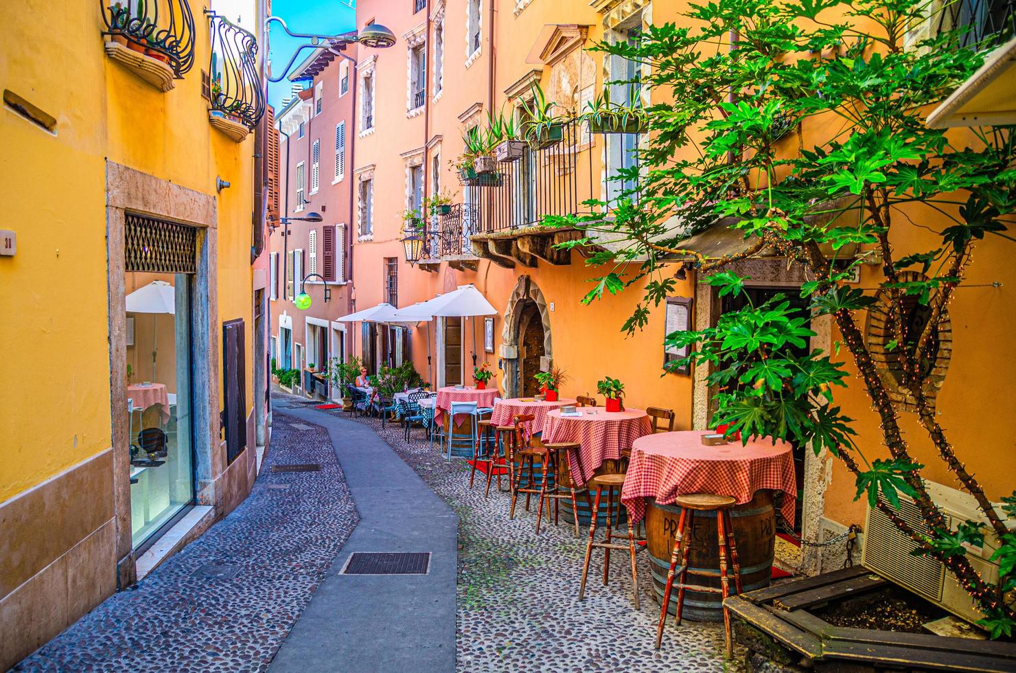 desenzano del garda, italia, 11 de septiembre de 2019 centro histórico de la ciudad de desenzano foto