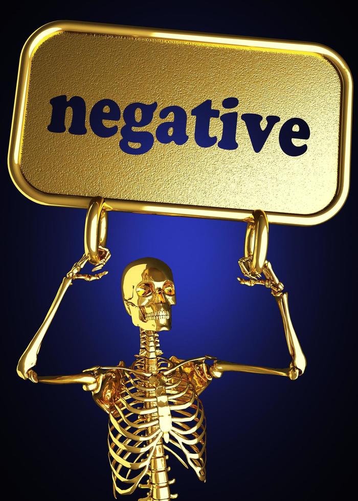 palabra negativa y esqueleto dorado foto