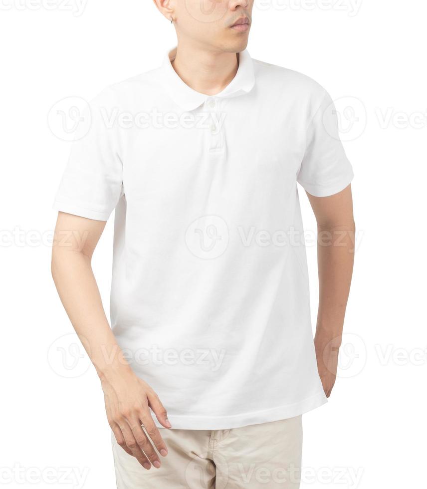 joven con camiseta de polo en blanco utilizada como plantilla de diseño, aislado en fondo blanco con camino de recorte foto