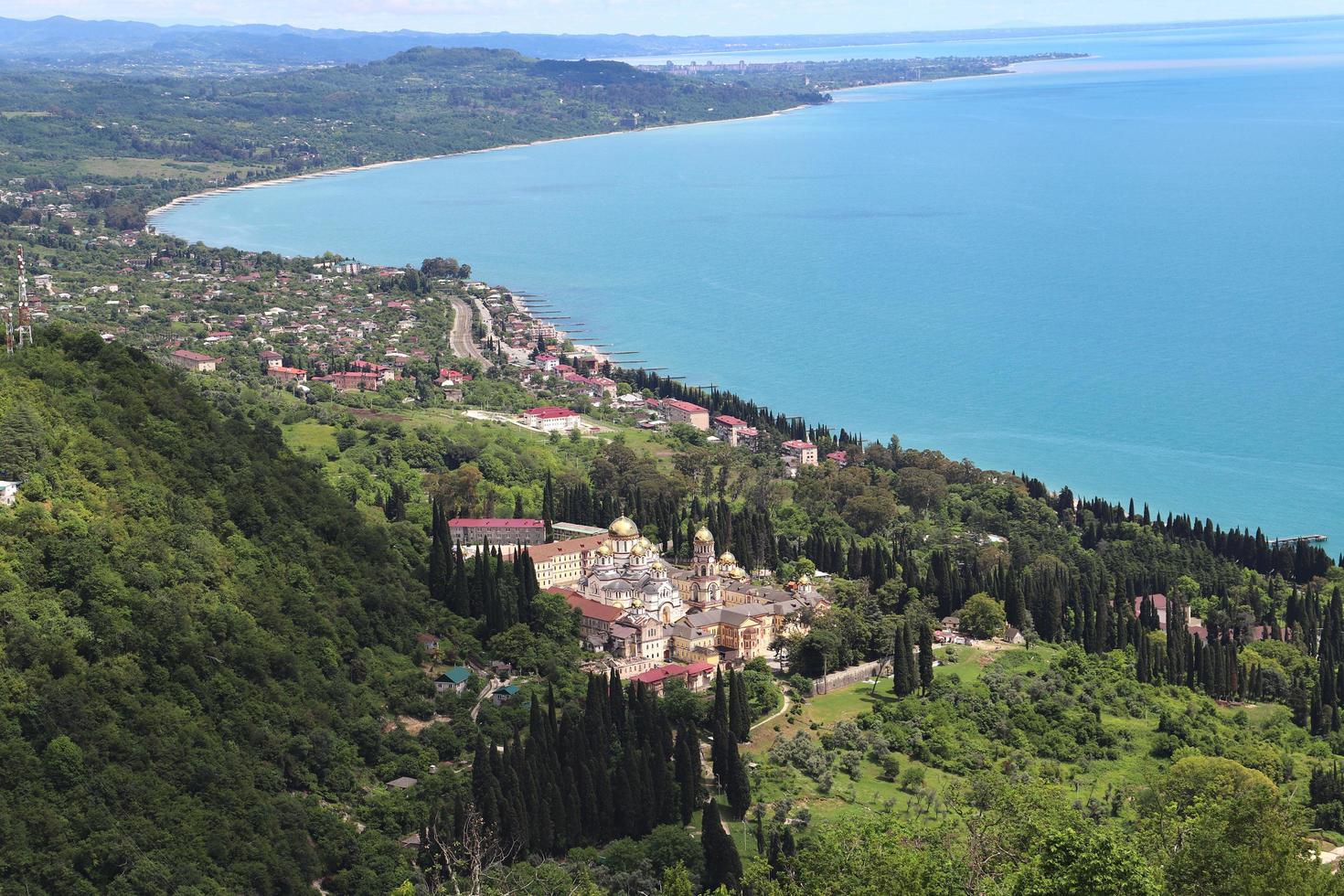 nuevo athos, abjasia. 02 de junio de 2021. vista al mar foto