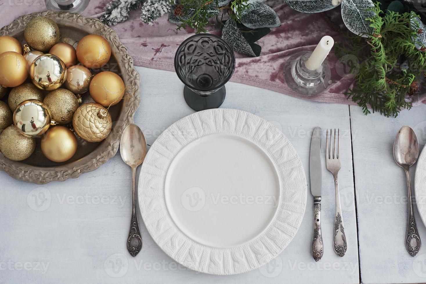 Table served for Christmas dinner in living room, top view 6410654
