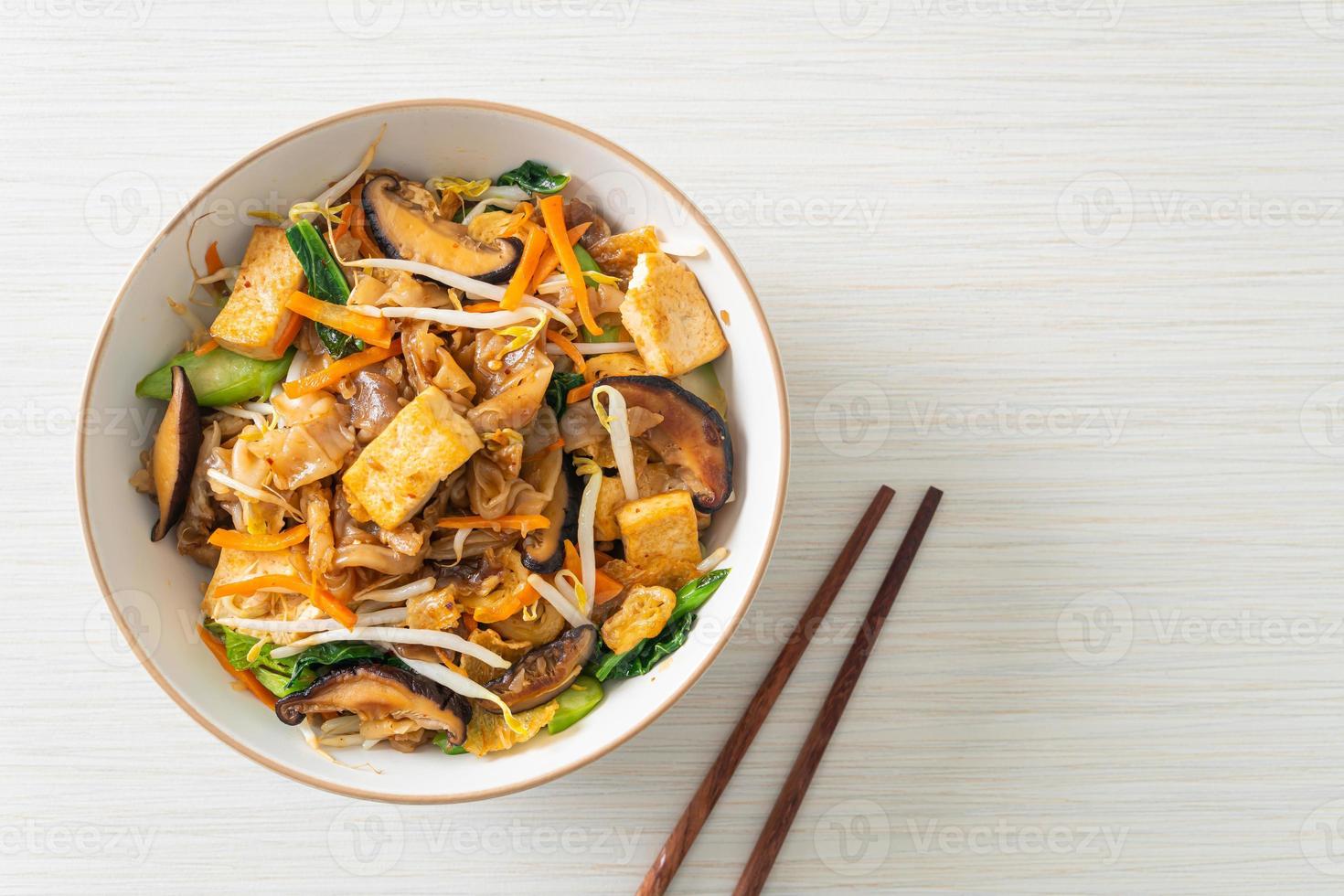 stir-fried noodles with tofu and vegetables photo