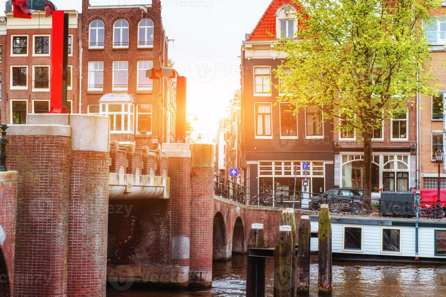 hermosa escena tranquila de la ciudad de amsterdam. foto