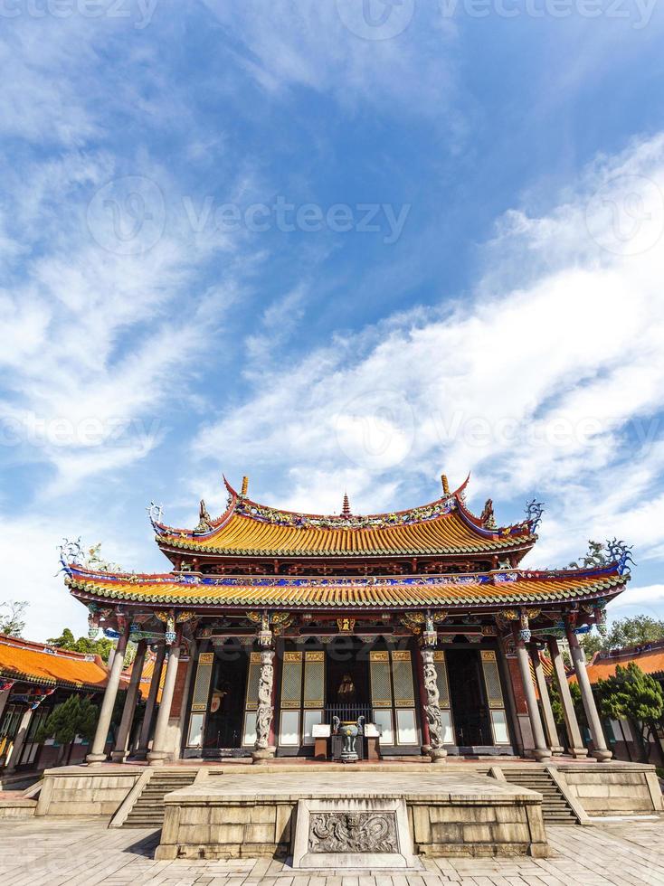patio del templo de confucio en taipei, taiwán, asia foto