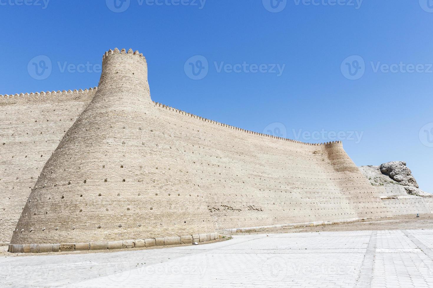 el arca de bukhara, una enorme fortaleza ubicada en la ciudad de bukhara, uzbekistán, asia central foto