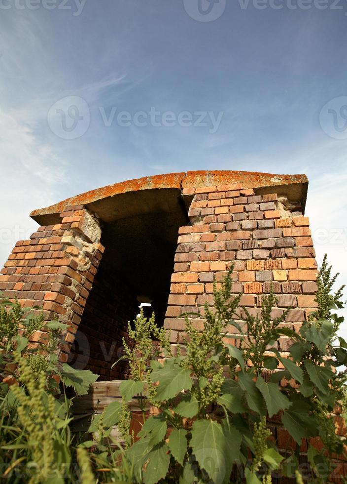 un antiguo horno de ladrillos en el pintoresco saskatchewan foto