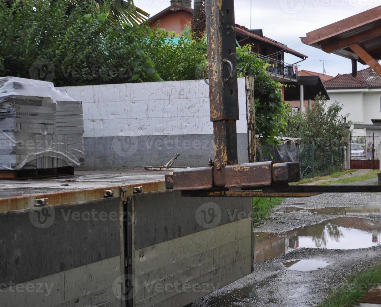 loading or unloading of stone tiles photo