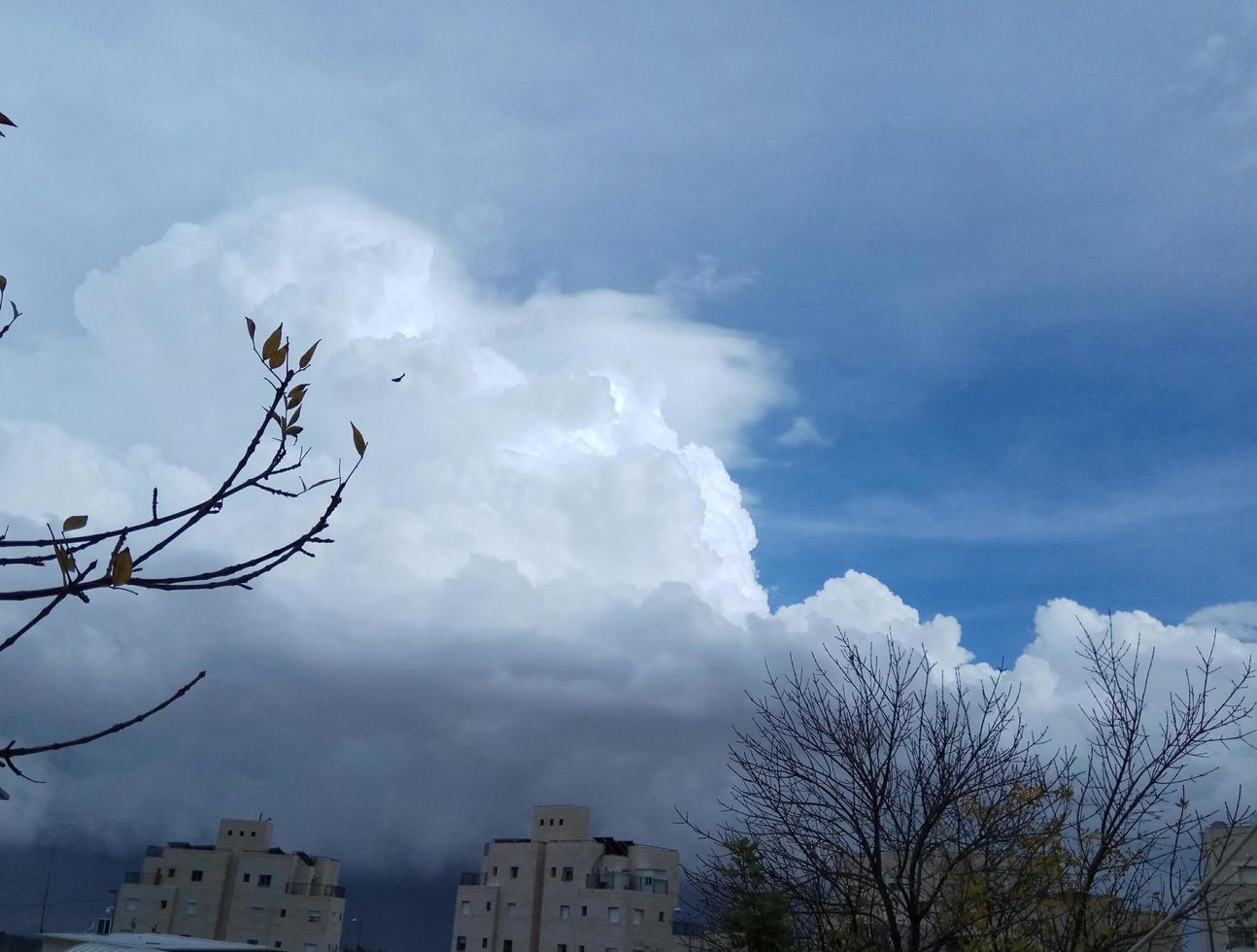 nubes asombrosas en israel bonitas vistas de la tierra santa foto