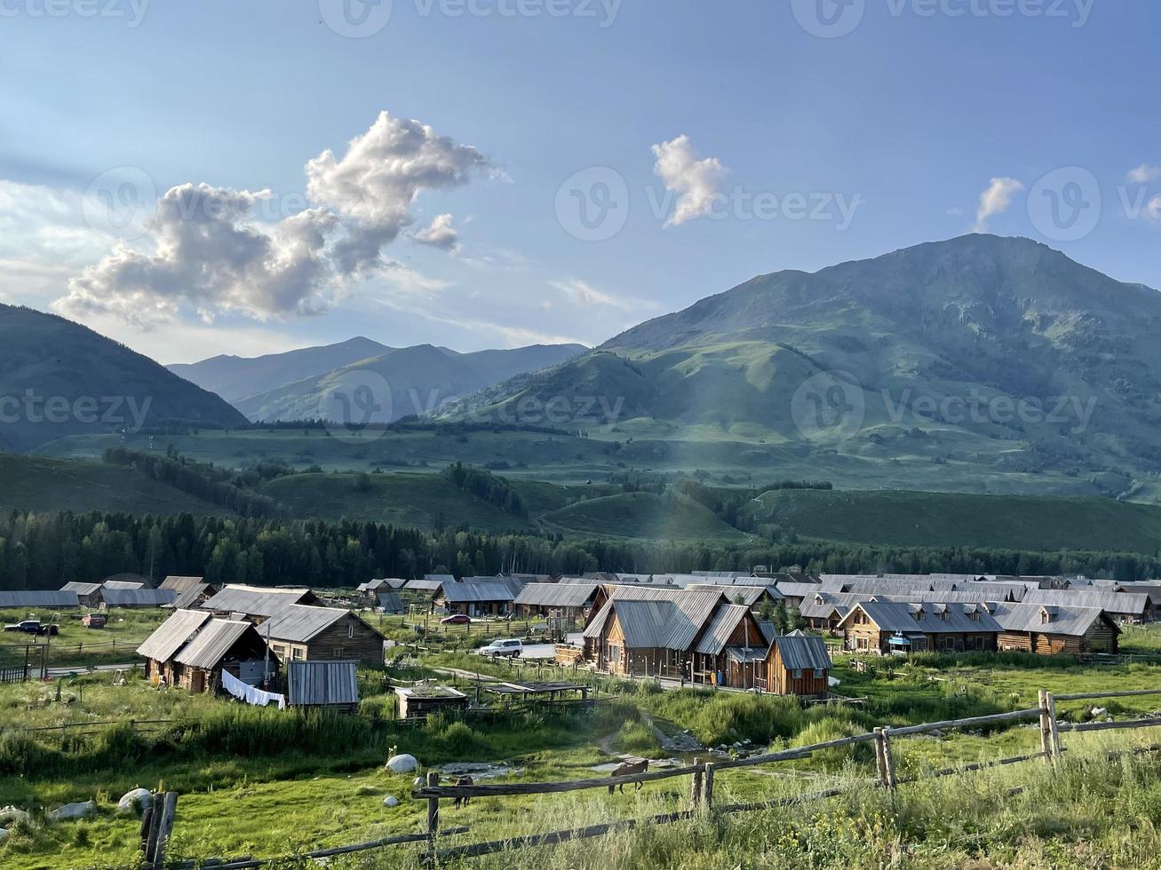 China, Xinjiang, Kom-Kanas, 2021, little wood house, sunshine, mountain photo