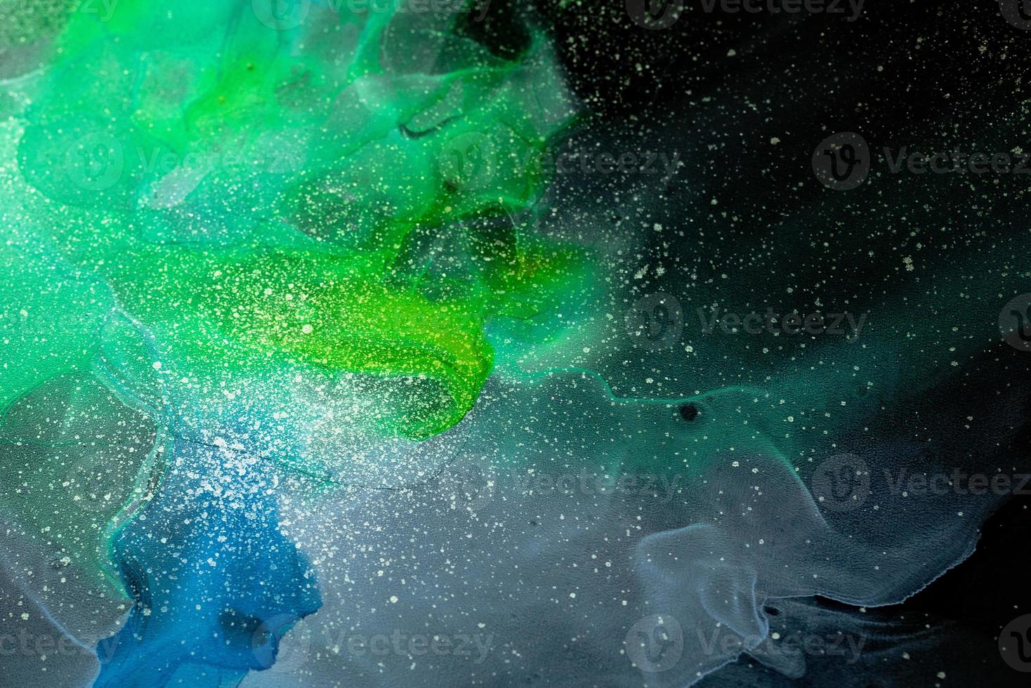 Currents of translucent hues, snaking metallic swirls, and foamy sprays of color shape the space of these free-flowing textures. The marbling techniques, alcohol ink, modern abstract painting photo