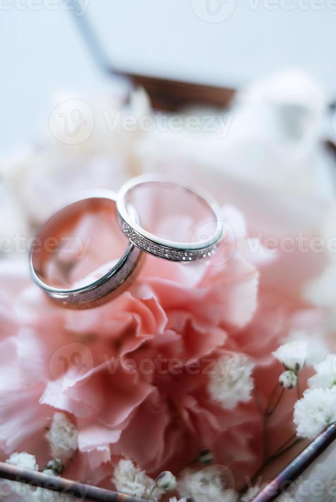 wedding rings with a wedding decor photo