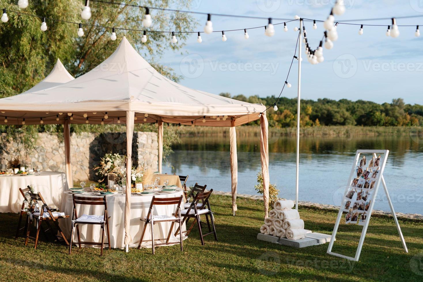 banquete festivo de bodas al aire libre foto