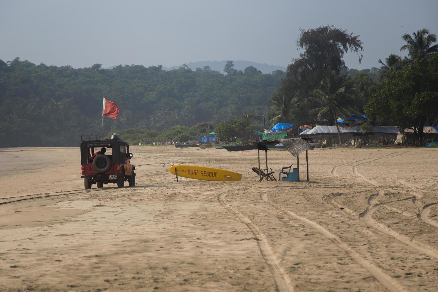 agonda, india, 2015 - jeep salvavidas en la playa de agonda en india. Goa Surf Life Saving emplea a 429 salvavidas de playa certificados. foto