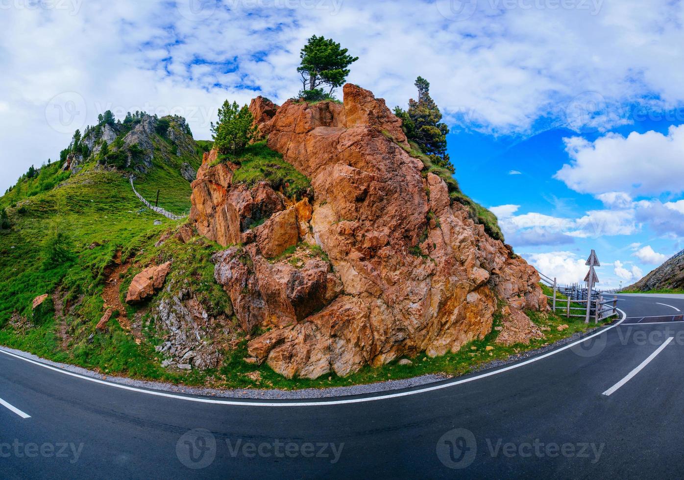 road between rocks photo