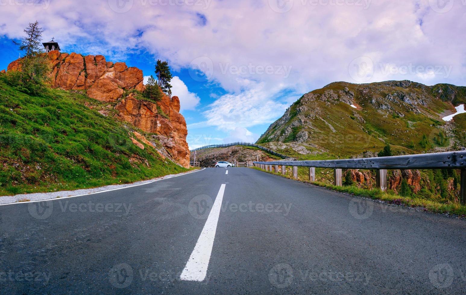 road between rocks photo