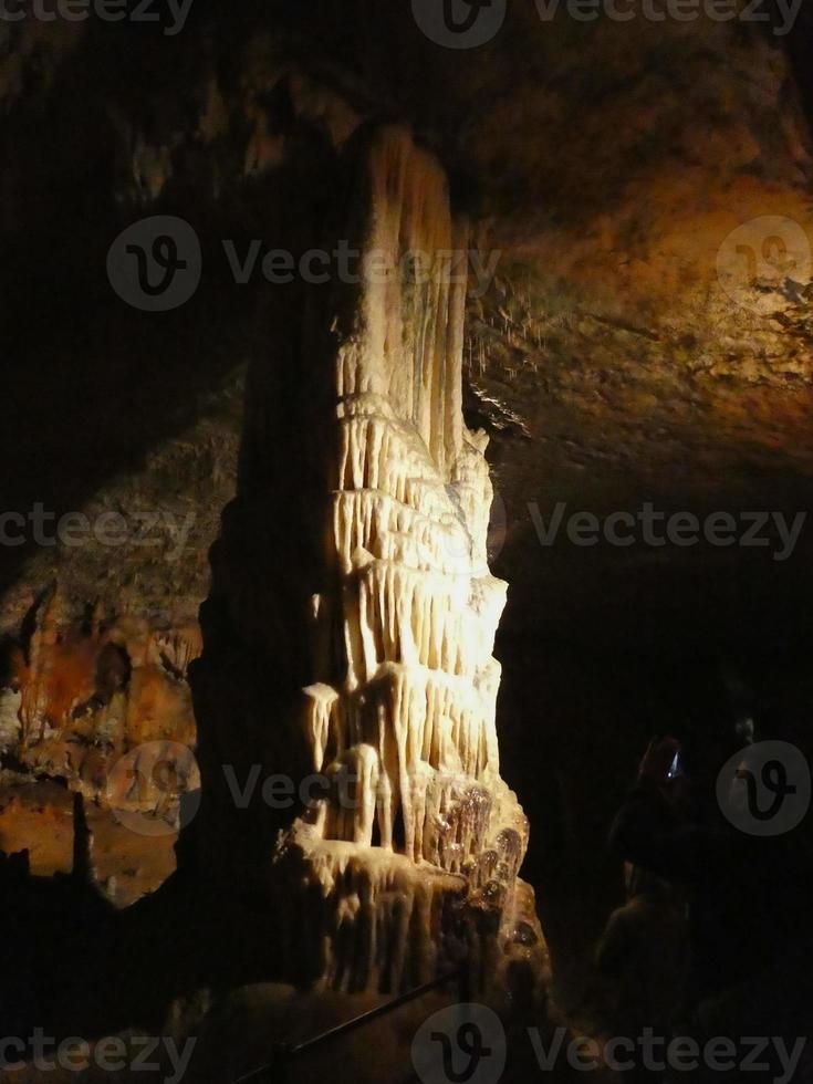 cueva kárstica en postojna foto