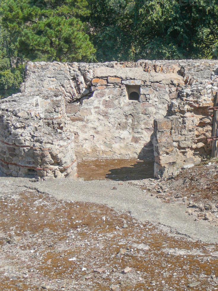 ruinas de baños romanos en fordongianus foto