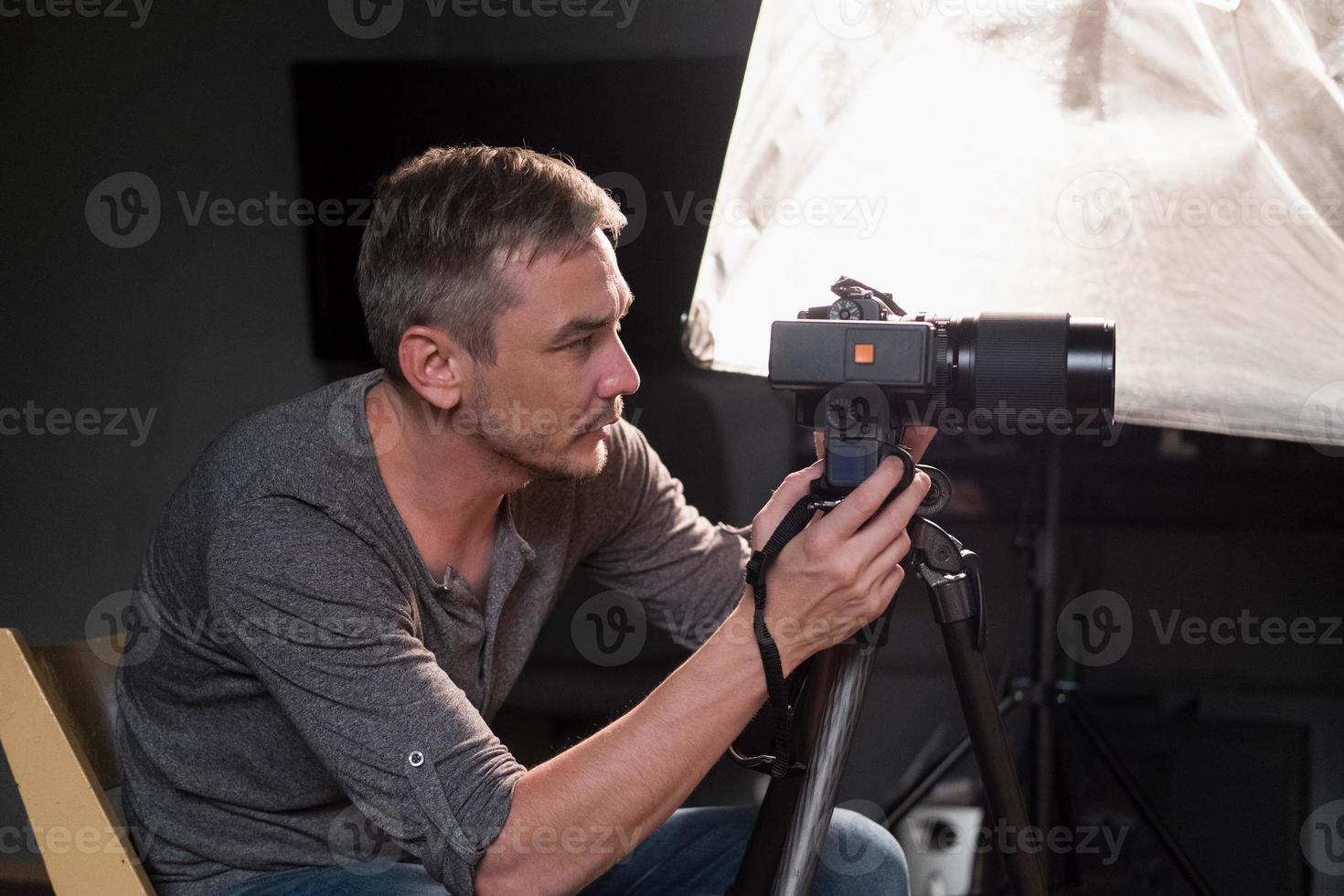 photographer in the process of shooting in the Studio photo
