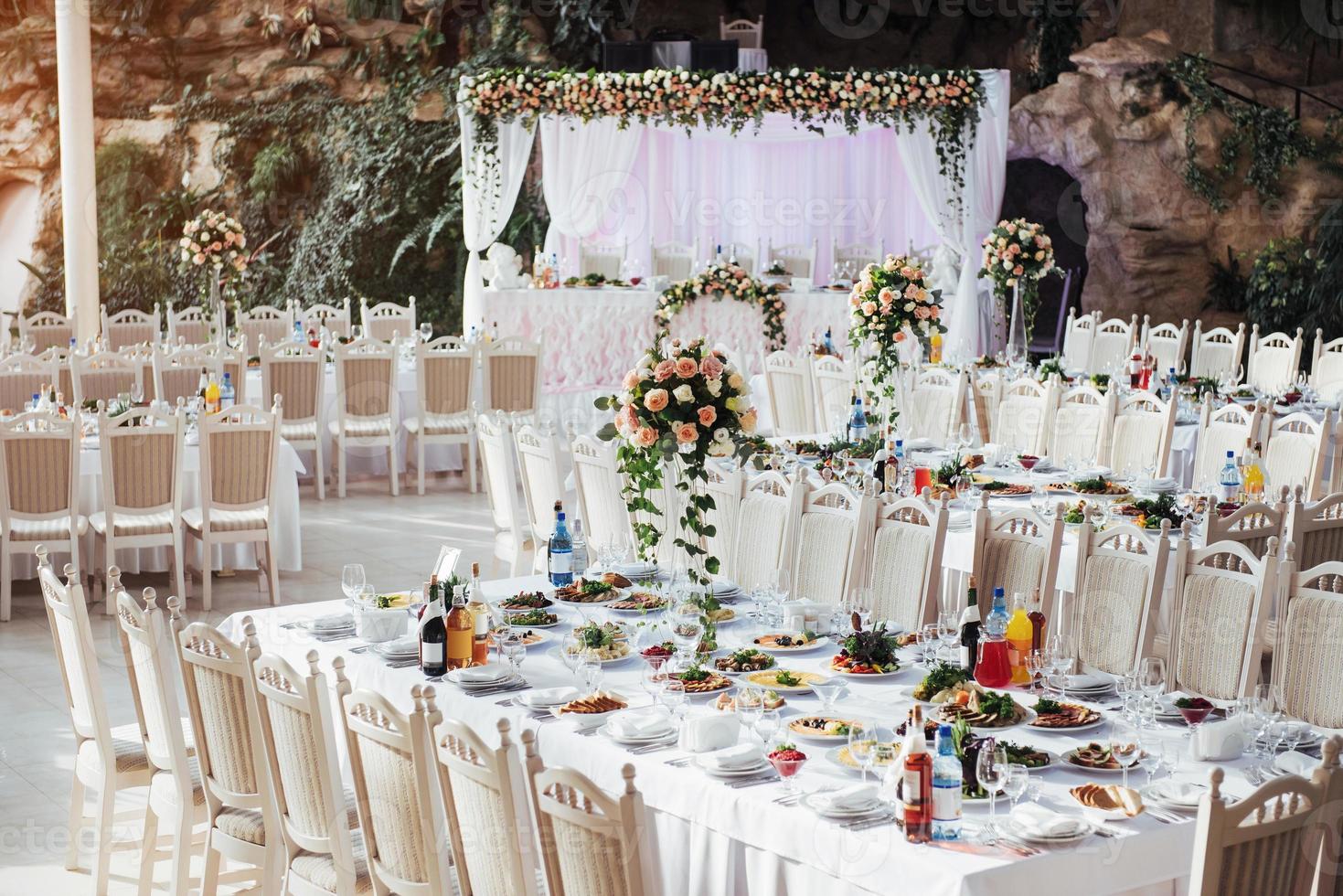 luxurious room of the restaurant to celebrate a wedding celebrat photo