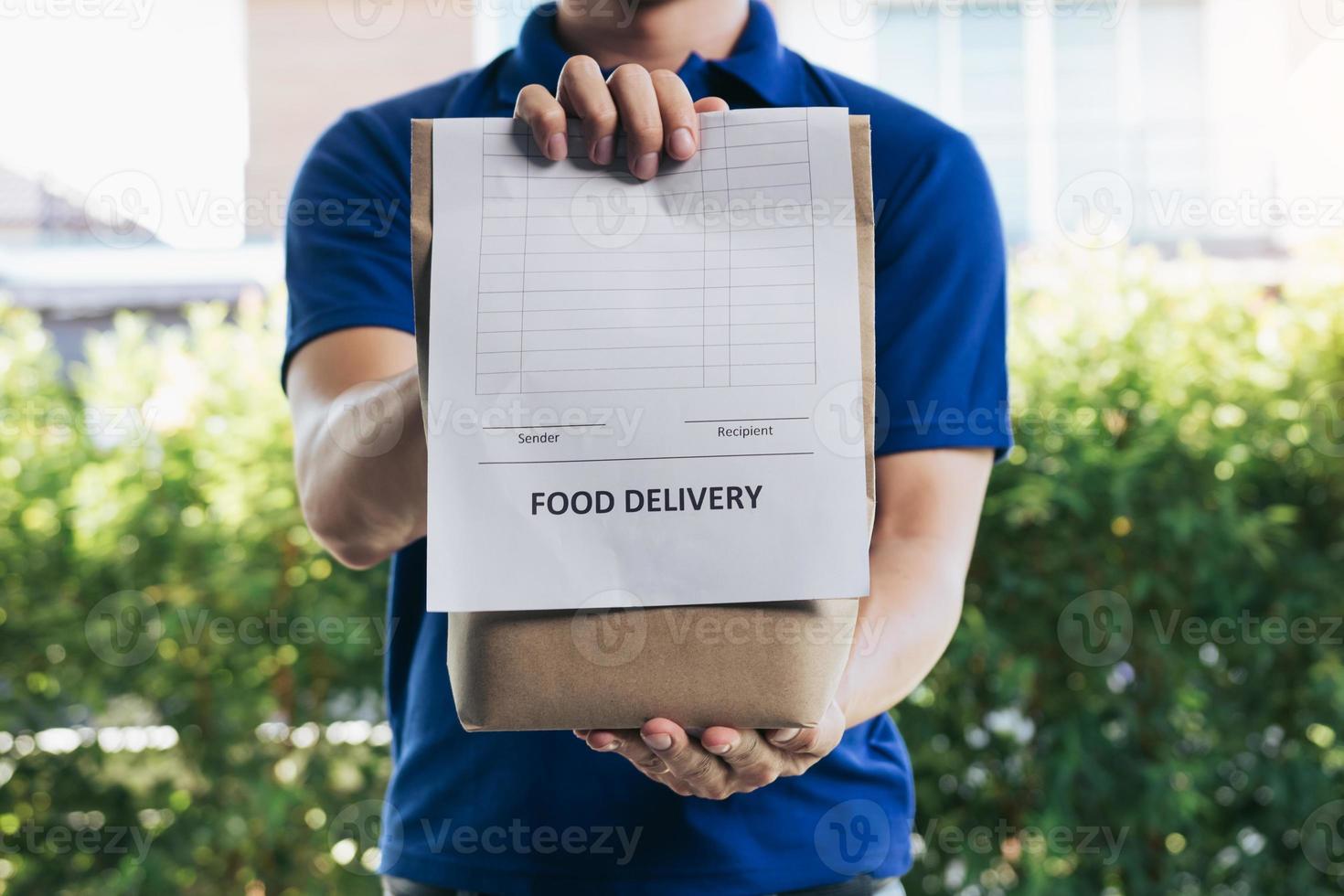 Delivery staff are delivering food packaging to customers. photo