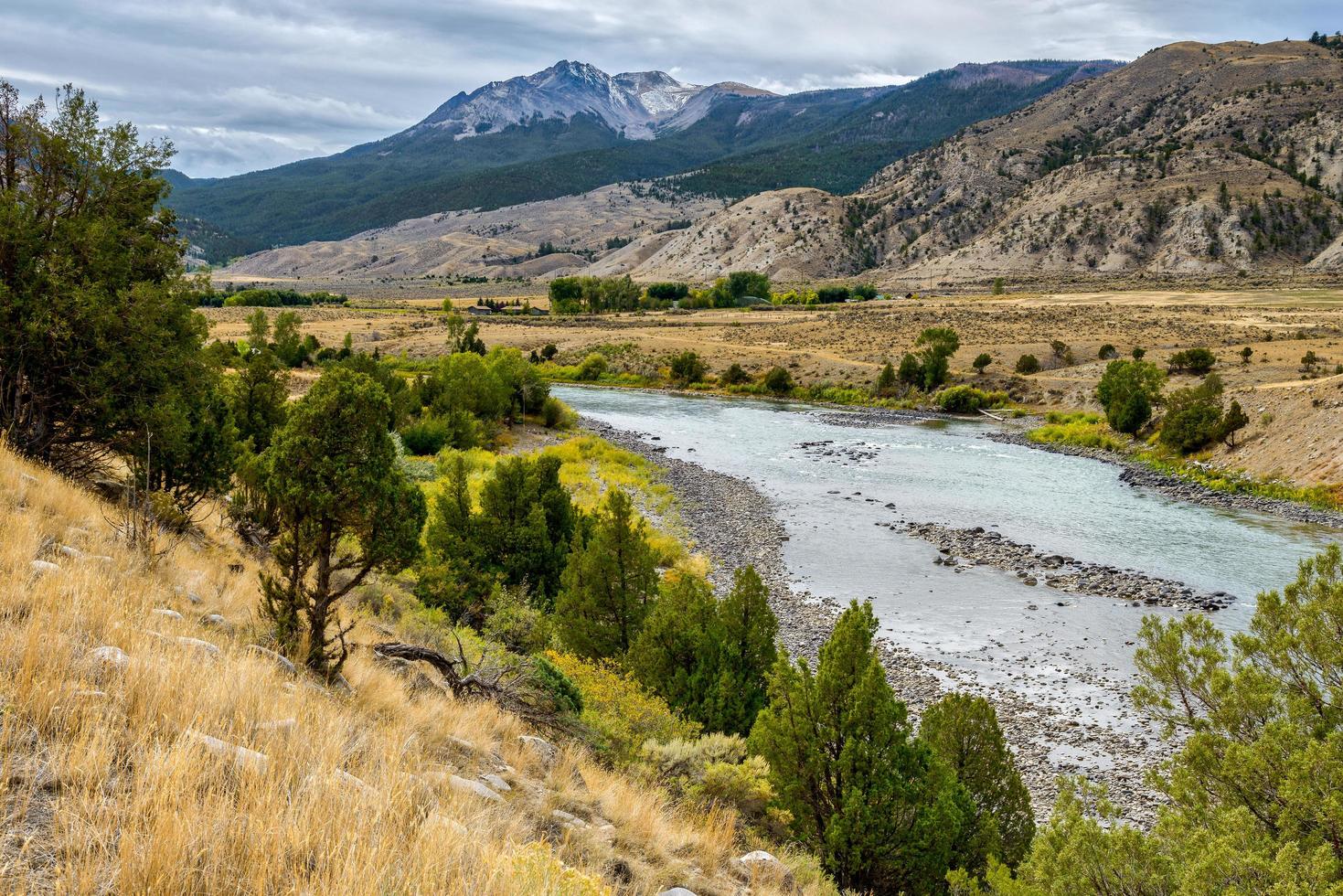 vista del río yellowstone en montana foto