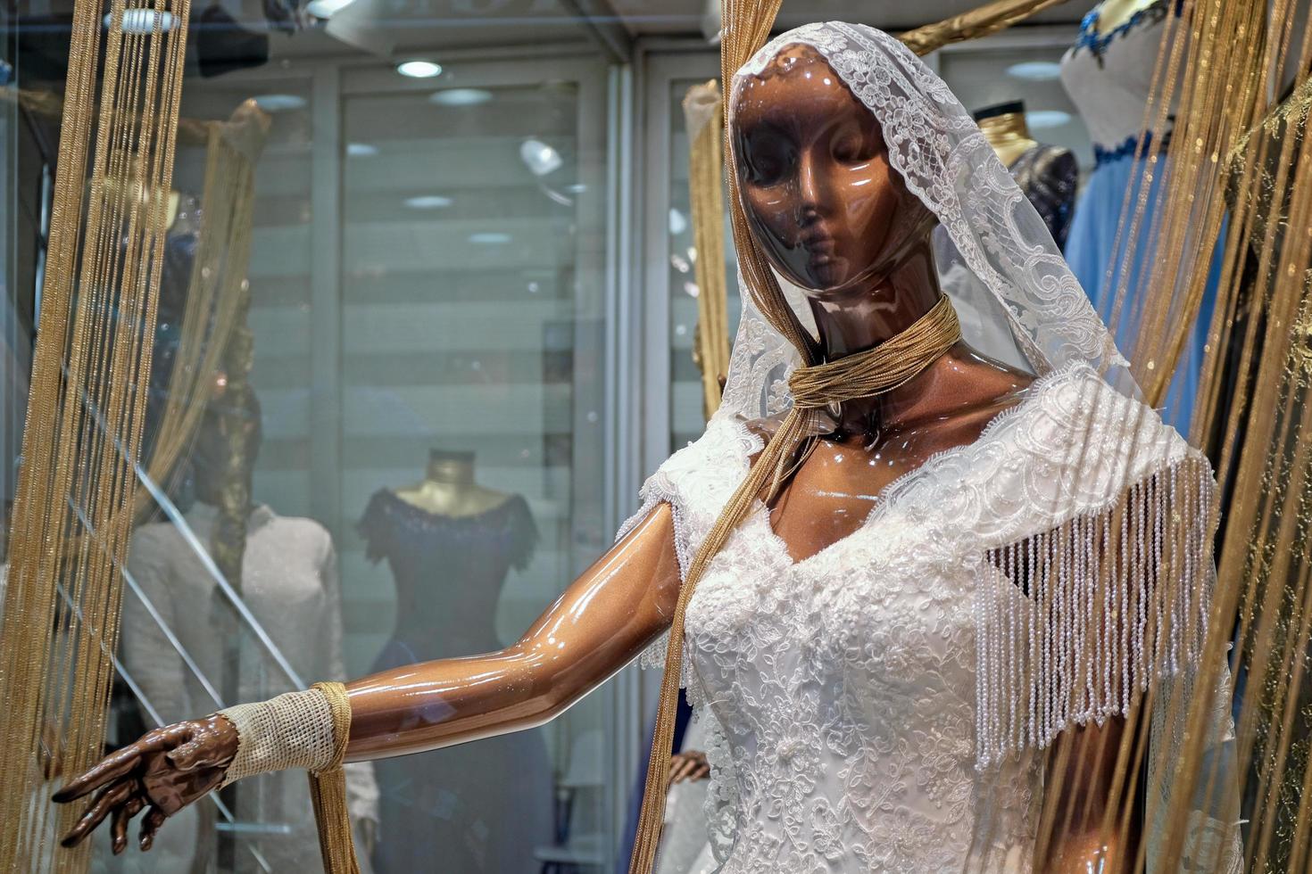 estambul, turquía - 2018. vestido de novia a la venta en el gran bazar de  estambul, turquía el 25 de mayo de 2018 6592347 Foto de stock en Vecteezy