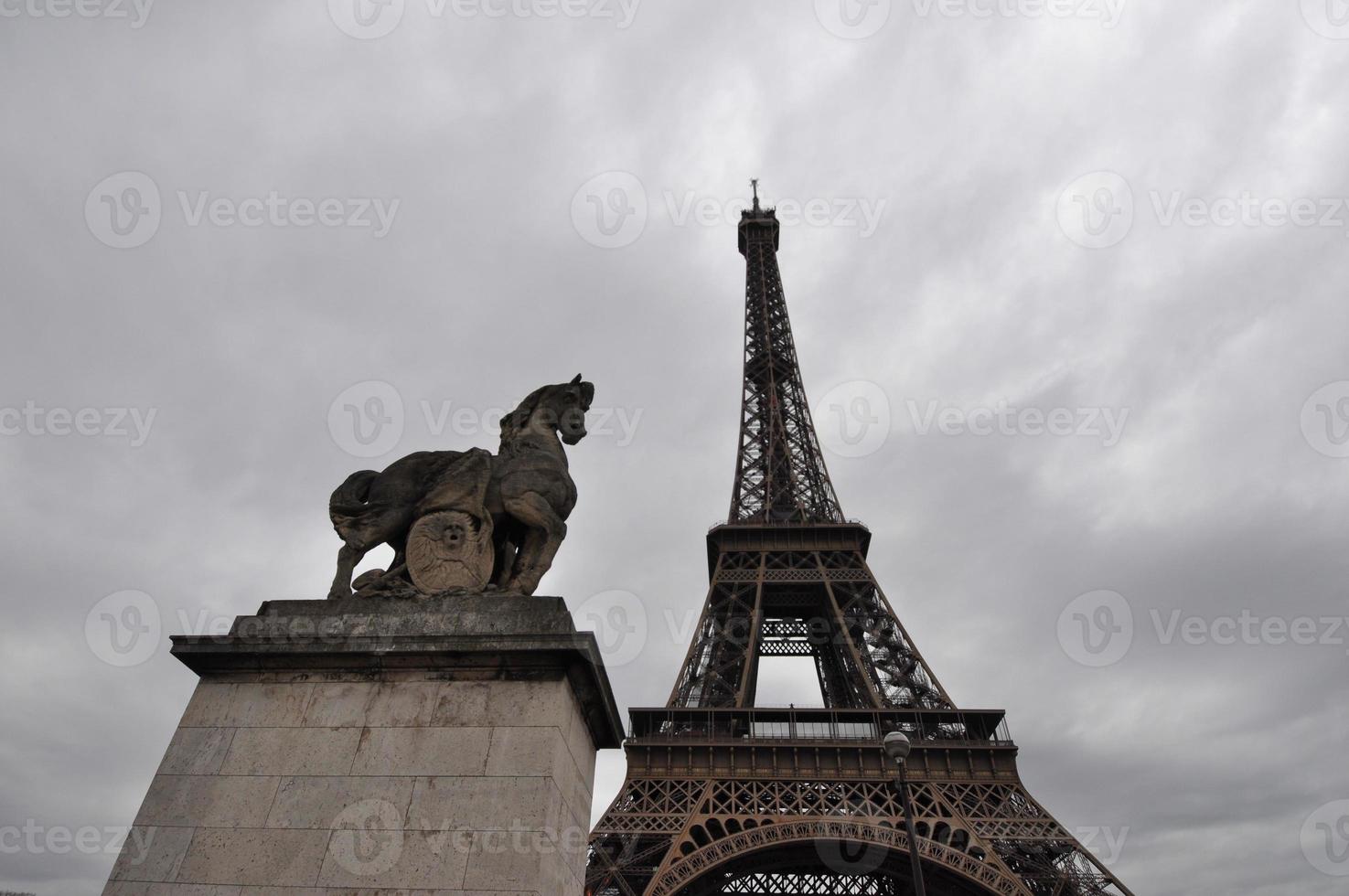 Tour Eiffel in Paris photo