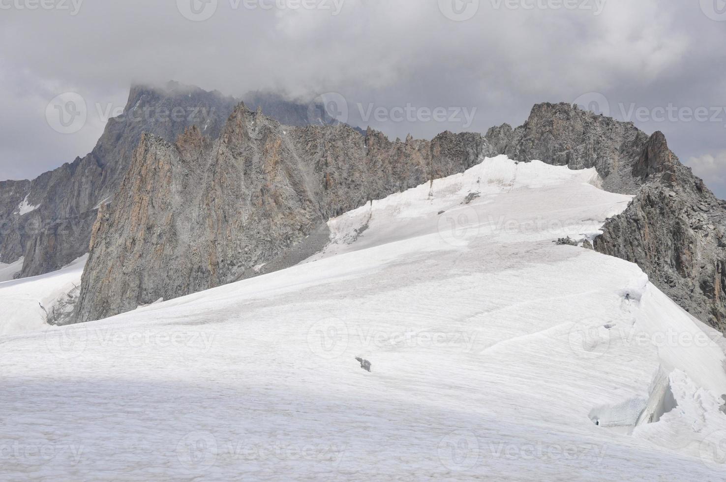 mont blanc en el valle de aosta foto